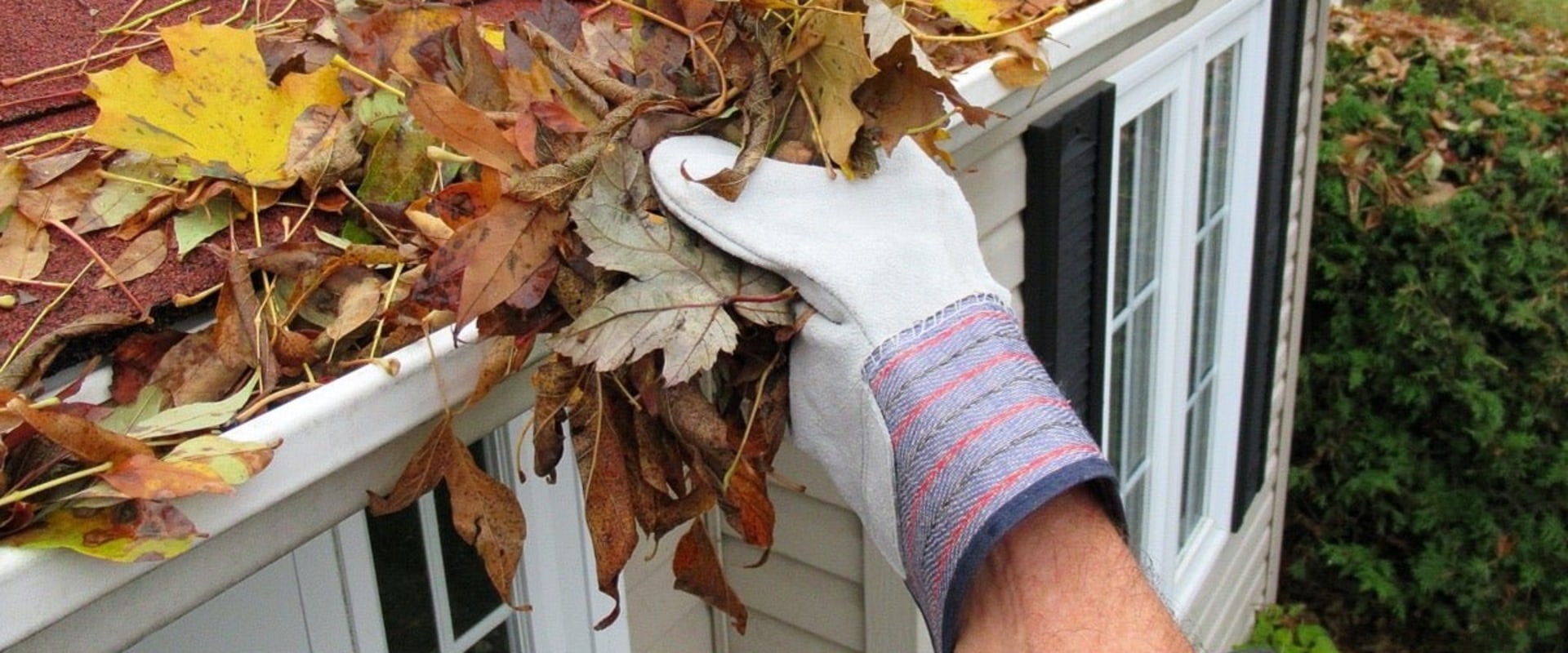 Cleaning Gutters: The Ultimate Guide for Maintaining Your Roof